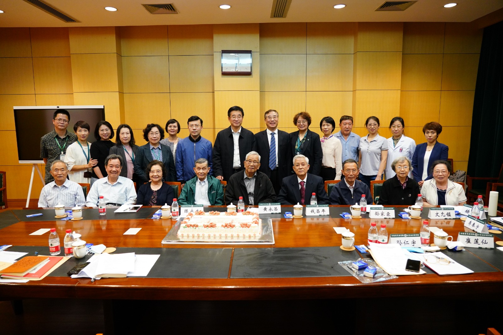 1960级专业班校友代表座谈会合影.JPG