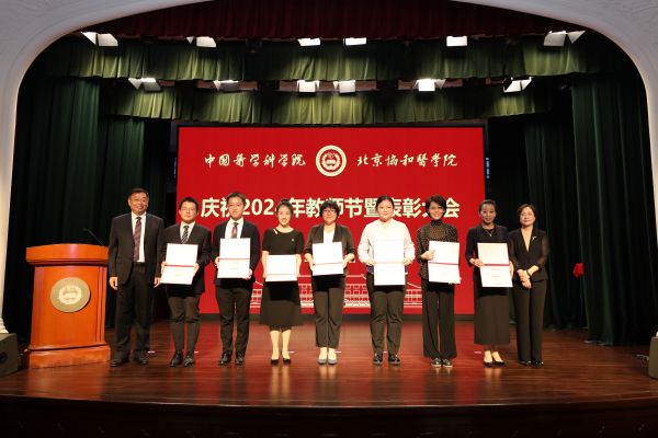 73e1a1d56c2645ec9893795226f0f18b.jpg 颁发beat365官方网站2023-2024学年度优秀辅导员荣誉证书1(1).jpg