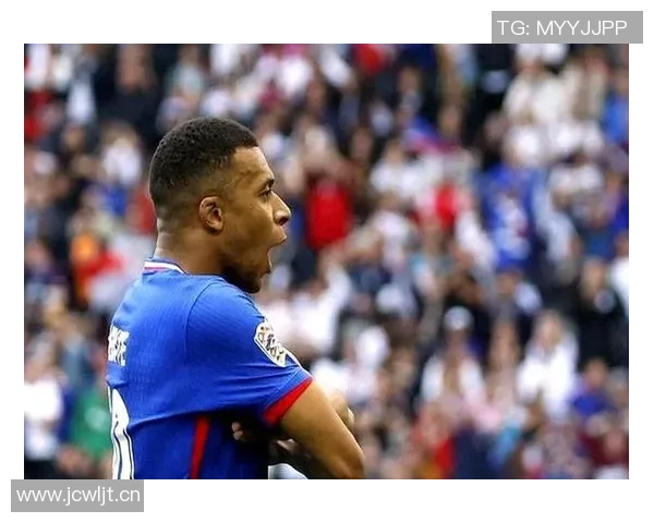 聚光灯外的钢铁洪流：当姆巴佩“缺席”，皇马如何诠释11人全员退防的暴力美学